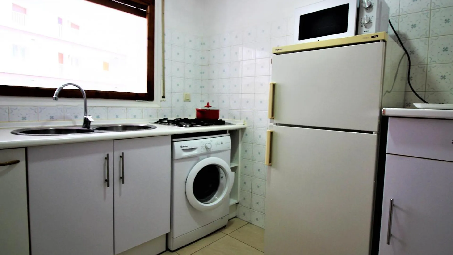 Apto En 2ª Linea De Playa Con Terraza, Wifi Y Parking Comunitario En Santa Margarita, Roses - Es-258-67 0*,  Spain