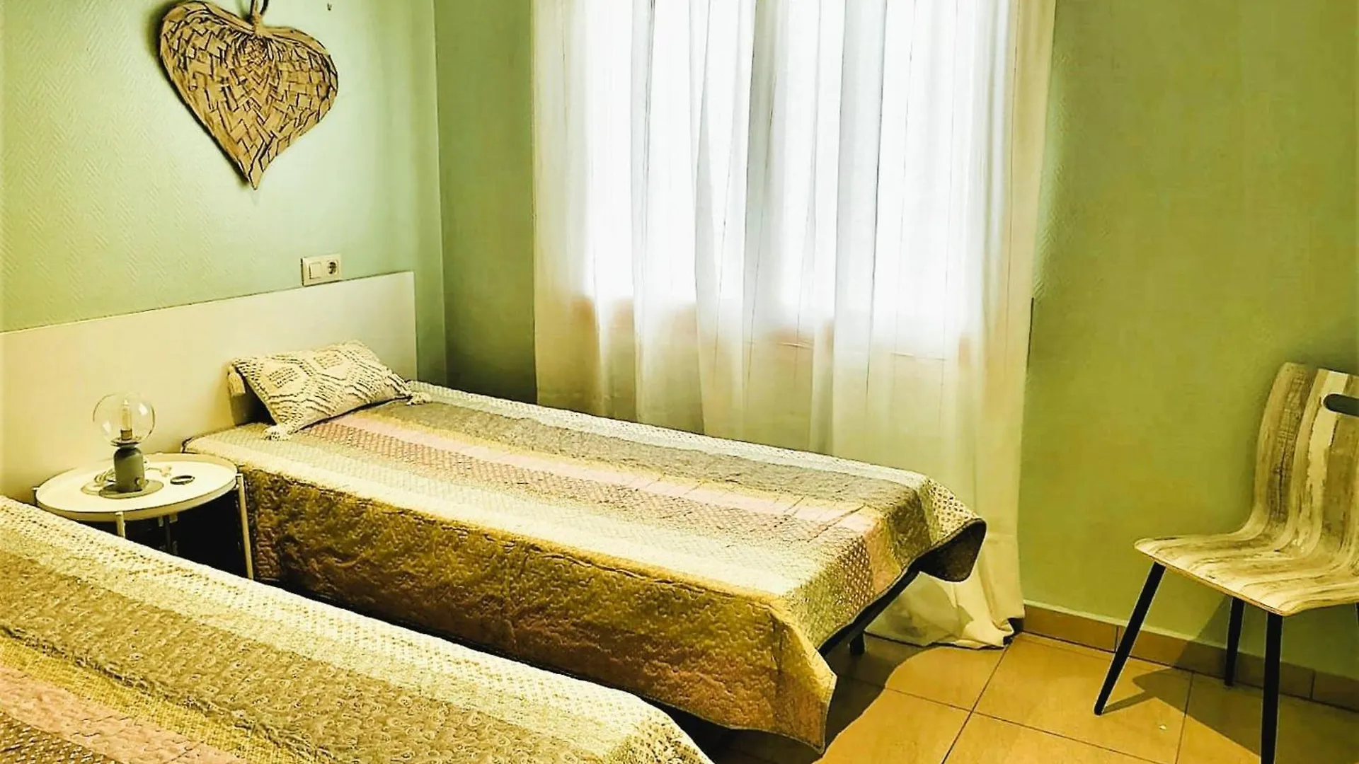 Apto En 2ª Linea De Playa Con Terraza, Wifi Y Parking Comunitario En Santa Margarita, Roses - Es-258-67 0*,