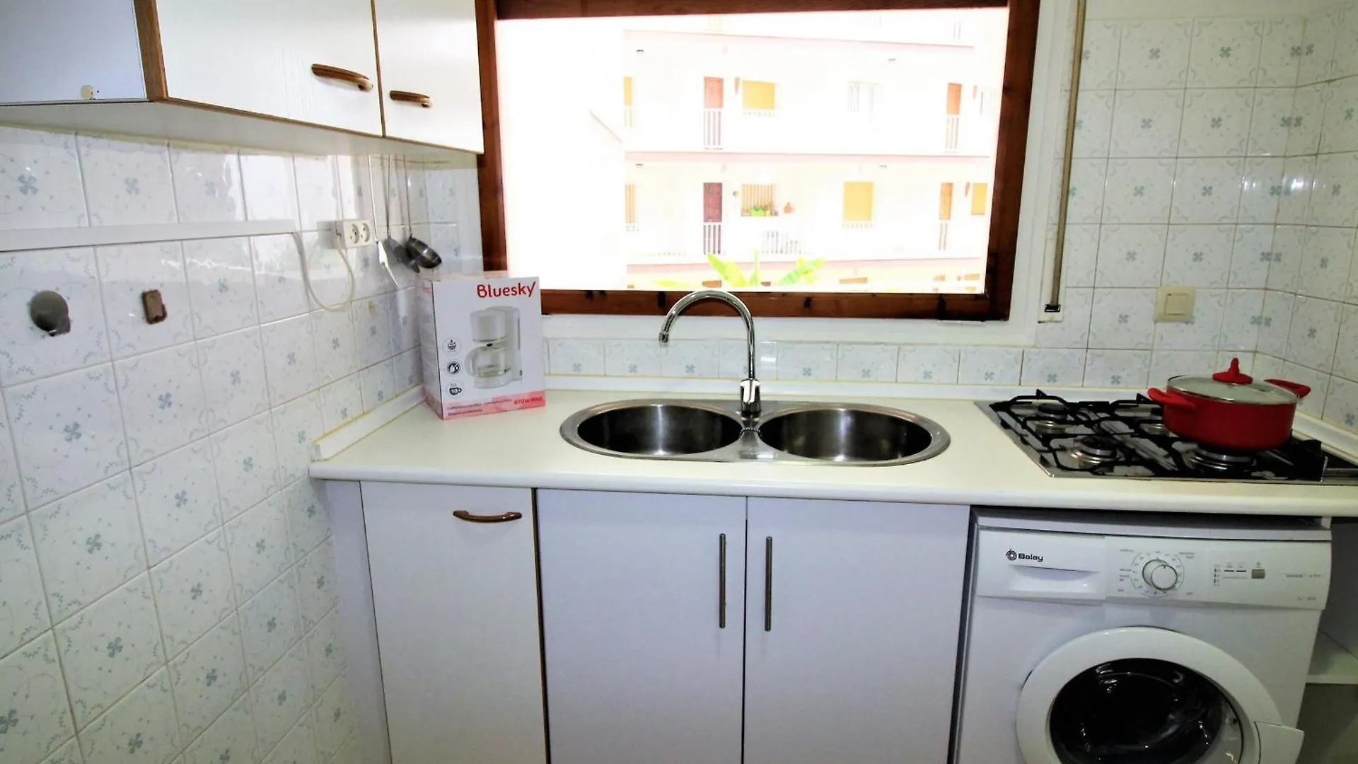 Apto En 2ª Linea De Playa Con Terraza, Wifi Y Parking Comunitario En Santa Margarita, Roses - Es-258-67 0*,  Spanyolország